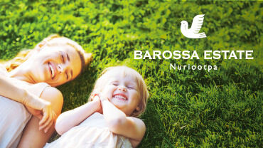 Barossa Estate Nuriootpa - Mother and daughter